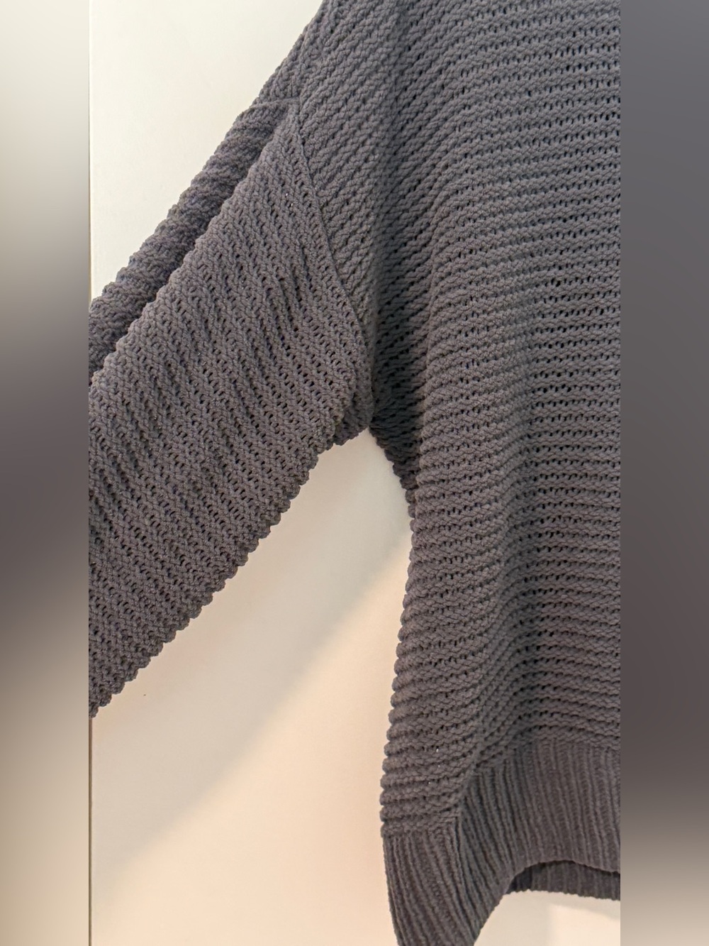 Hollister gray mock neck cropped sweater - Picture 5 of 7